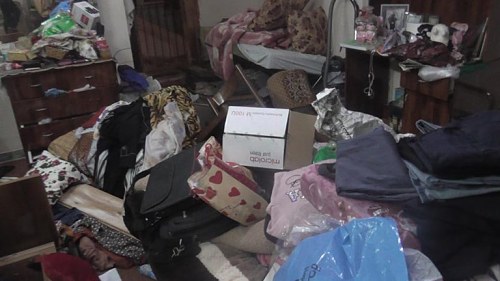 Les forces d’occupation enferment une famille dans une pièce pendant plusieurs heures et saccagent sa maison